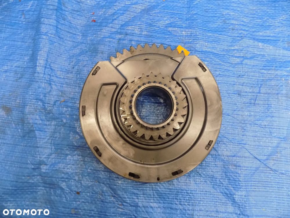 John Deere seria 6000, 6600  6230 6400 Koło zebate wom pto l100533 6630