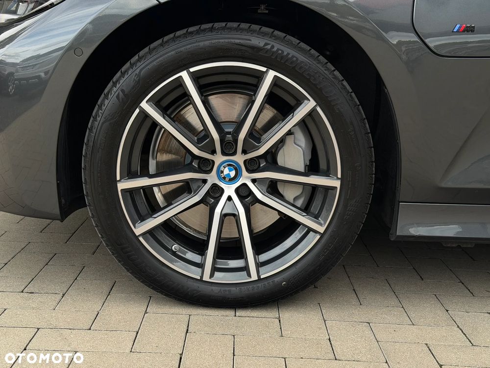 BMW Seria 3 330e xDrive Sport Line - 28