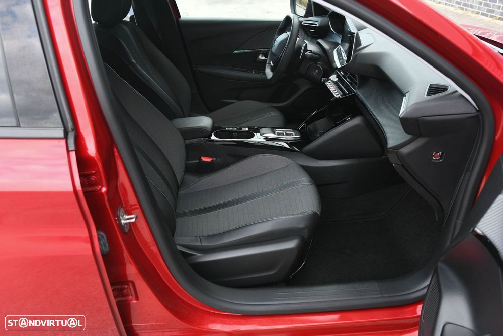 Peugeot 208 1.2 PureTech Allure EAT8 - 8