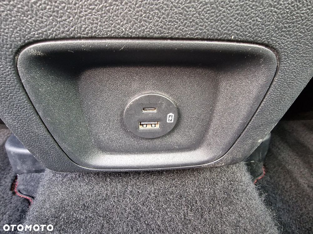Ford Kuga 1.5 EcoBoost ST-LINE - 11