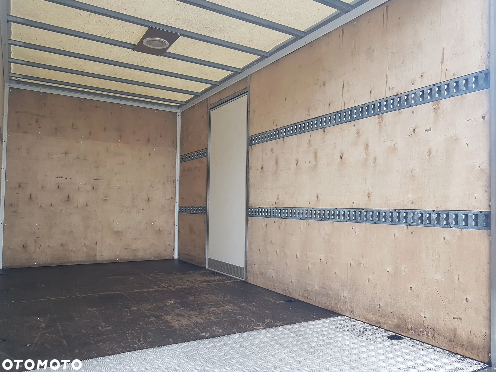 Iveco DAILY 3,0 KLIMA 8EP KONTENER 4,22x2,10x2,11 AC KRAJOWY DMC 3500 KG 35S15 - 25