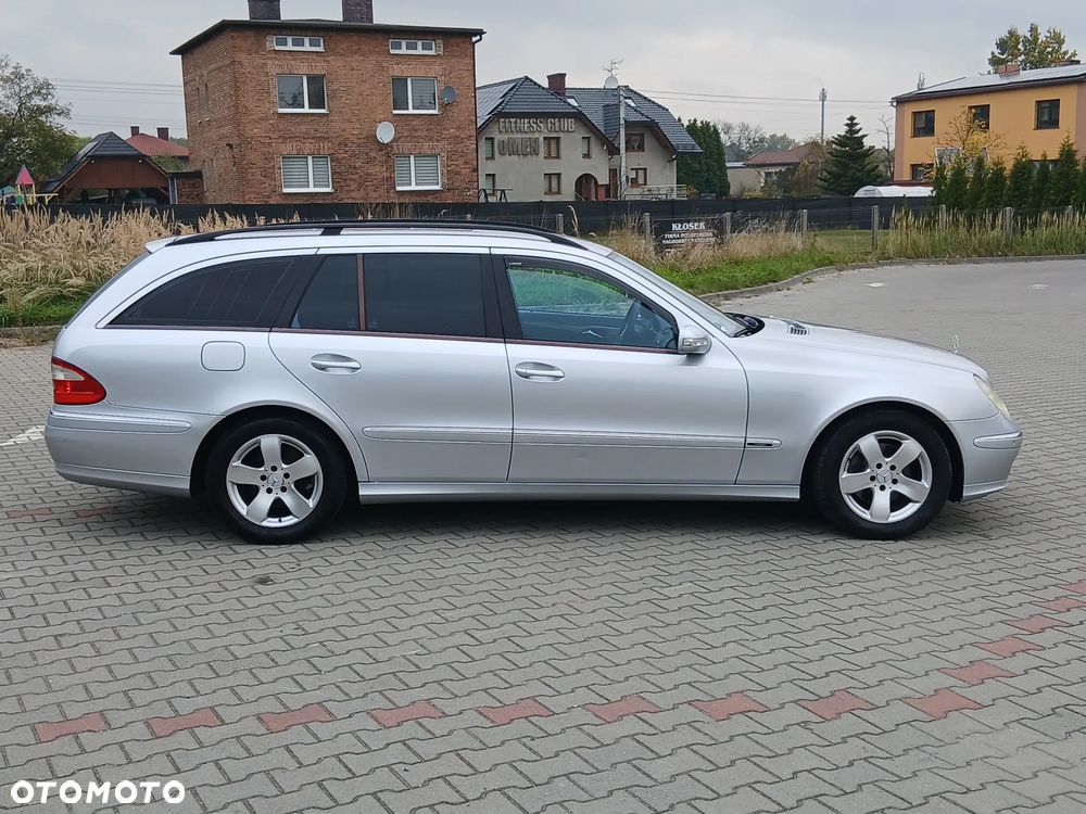 Mercedes-Benz E-Class 2005 photo 5