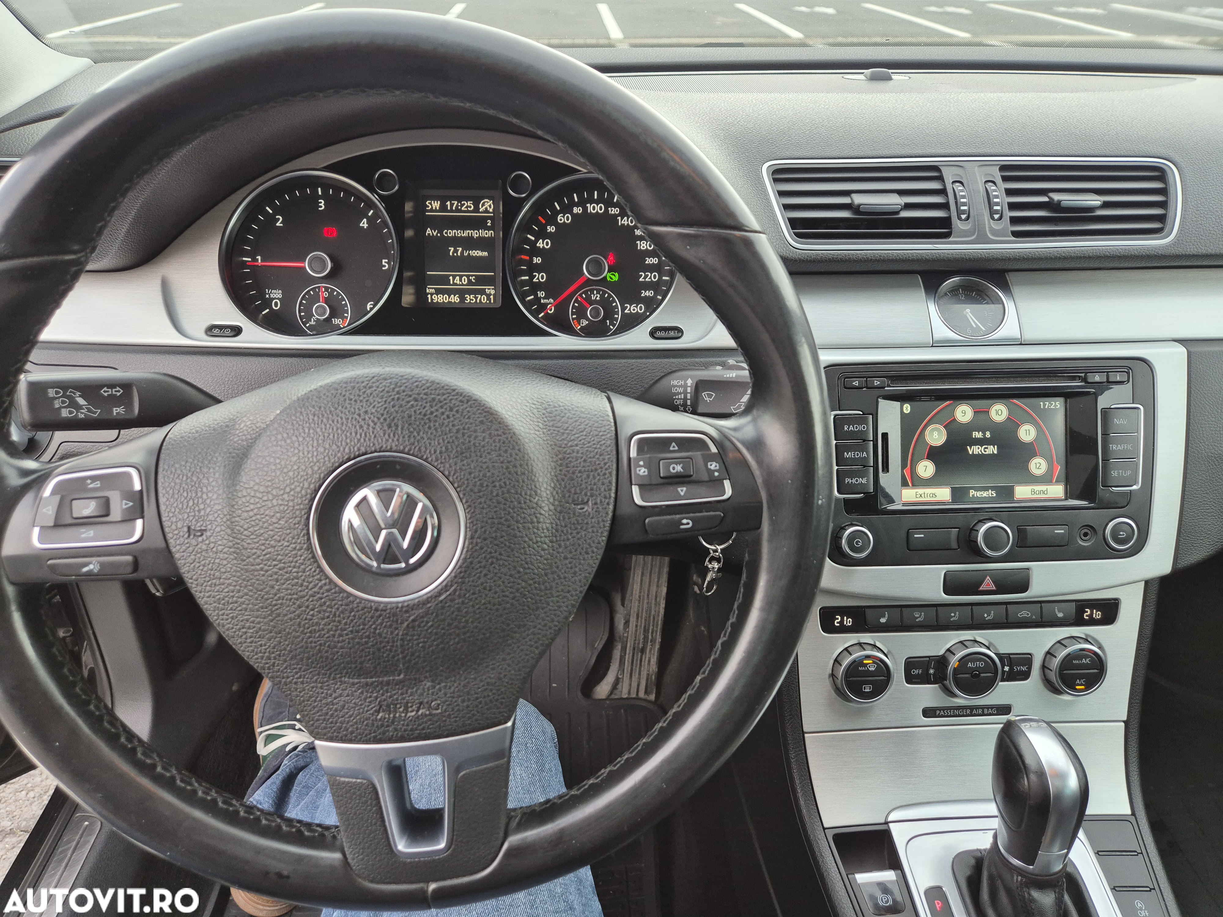 Volkswagen Passat Variant 2.0 TDI 4Motion BlueMotion Technology Highline DSG - 17