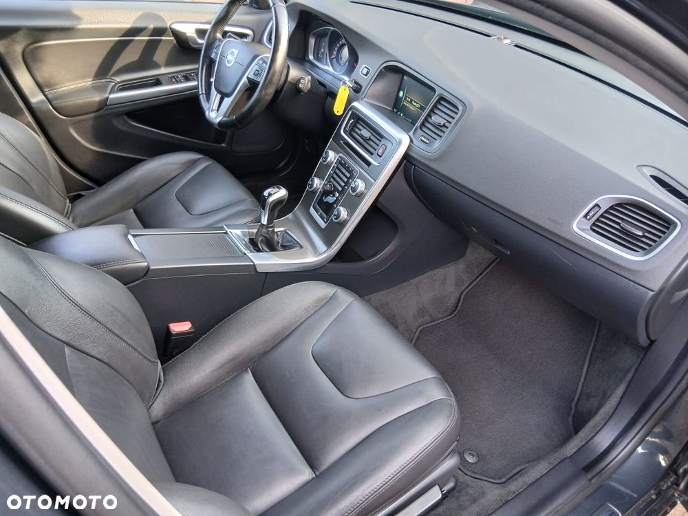 Volvo V60 D3 Summum - 33