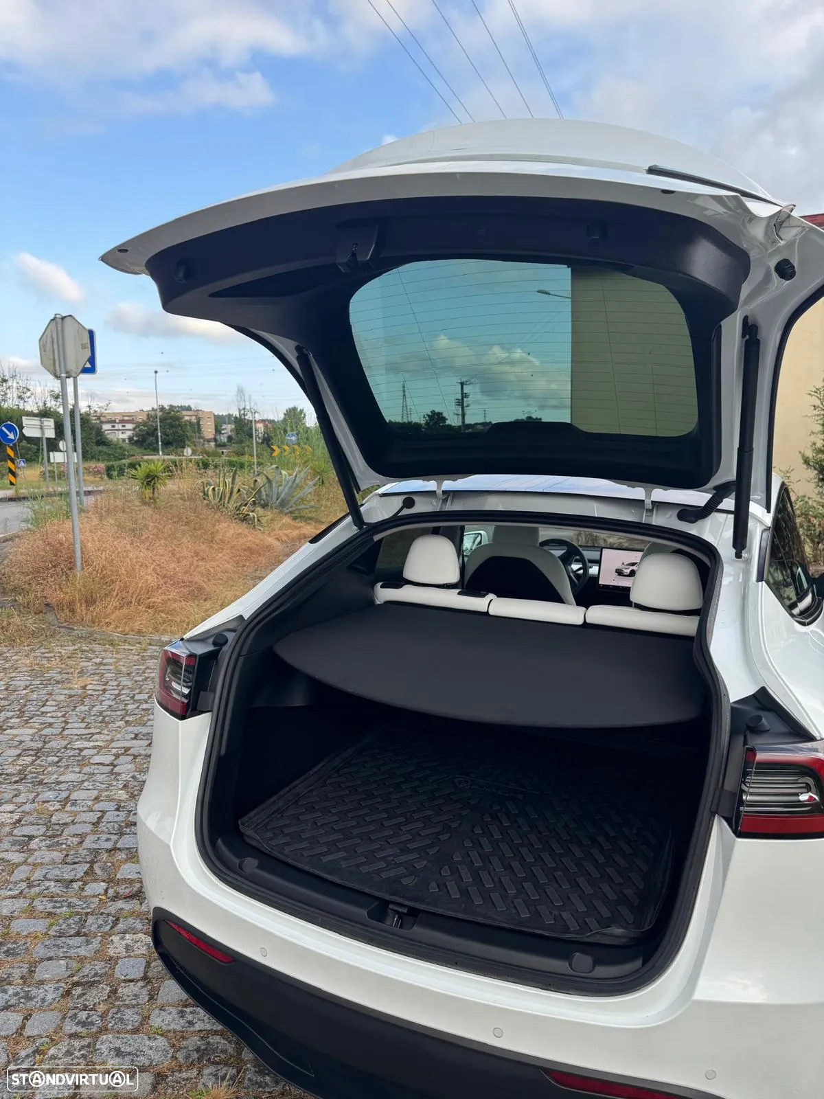 Tesla Model Y Long Range Dual Motor AWD - 5