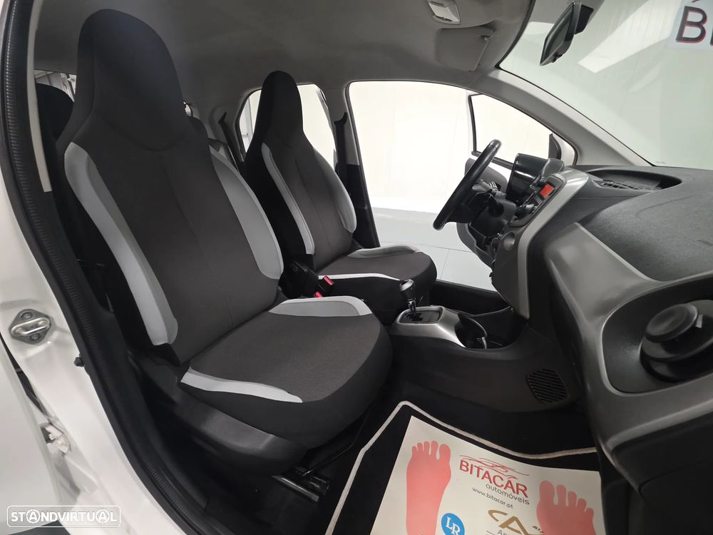 Toyota Aygo 1.0 X-Play Plus MM - 28