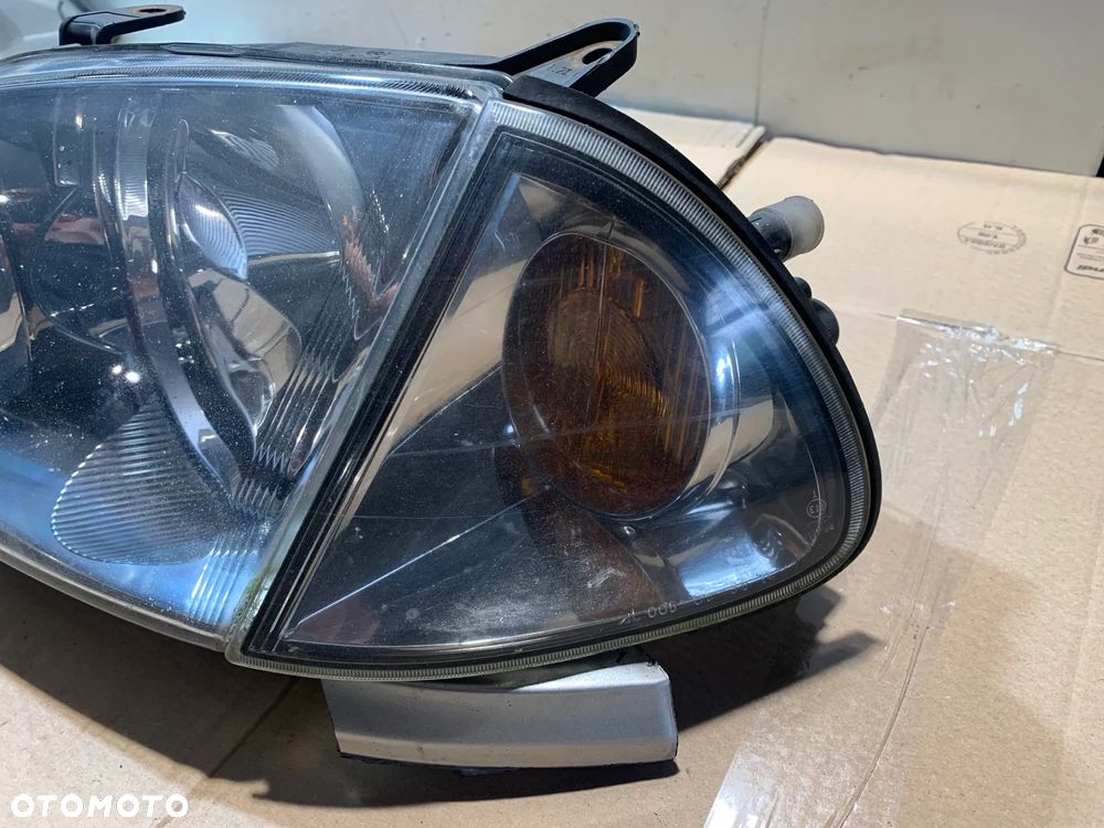 TOYOTA AVENSIS T22 LAMPA PRAWA LEWA PRZEDNIA - 5
