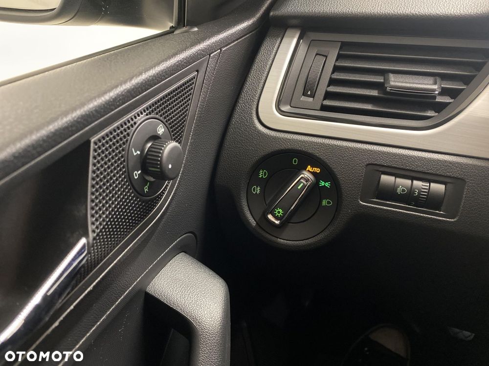 Skoda RAPID Spb 1.0 TSI Active - 18