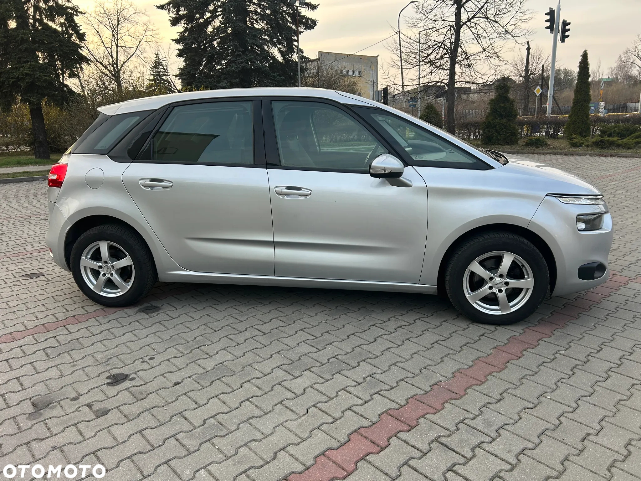 Citroën C4 Picasso e-HDi 115 Seduction - 19