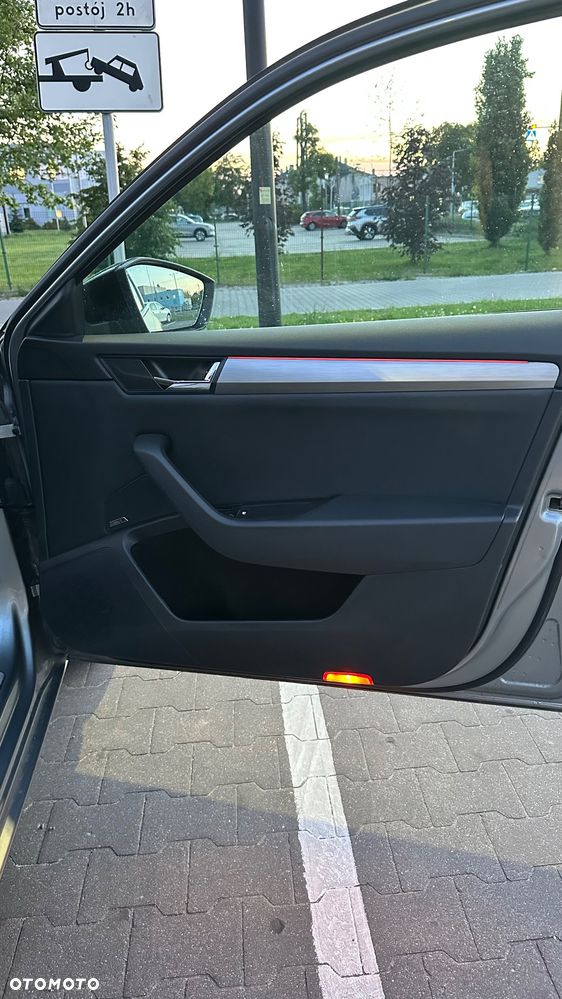 Skoda Superb 2.0 TDI Sportline DSG - 26