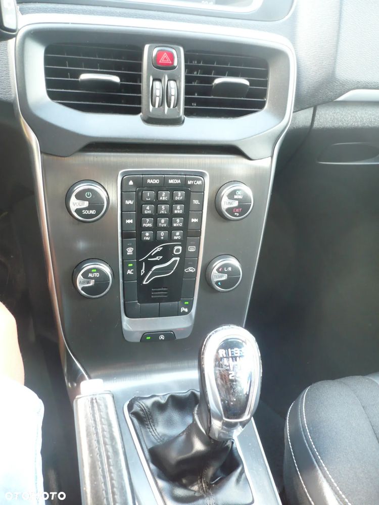 Volvo V40 D2 - 8
