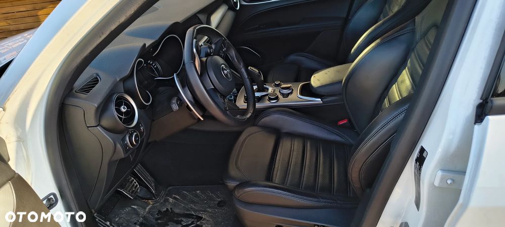 Alfa Romeo Stelvio 2.0 Turbo Sprint Q4 - 12