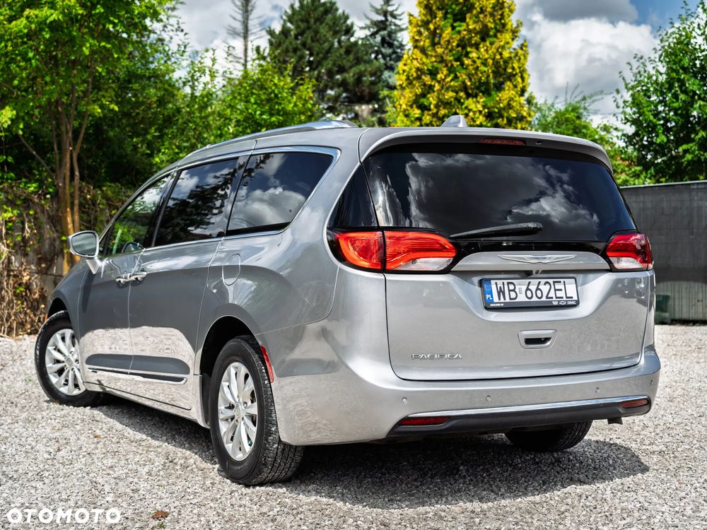 Chrysler Pacifica - 5