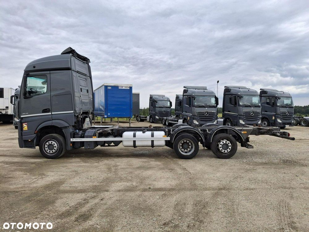 Mercedes-Benz actros - 8