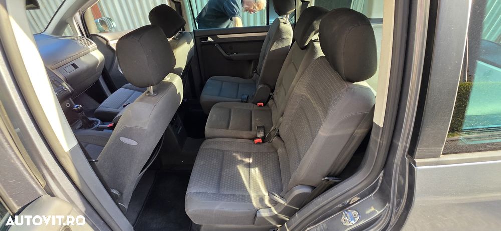 Volkswagen Touran 2.0 TDI DPF Highline - 9