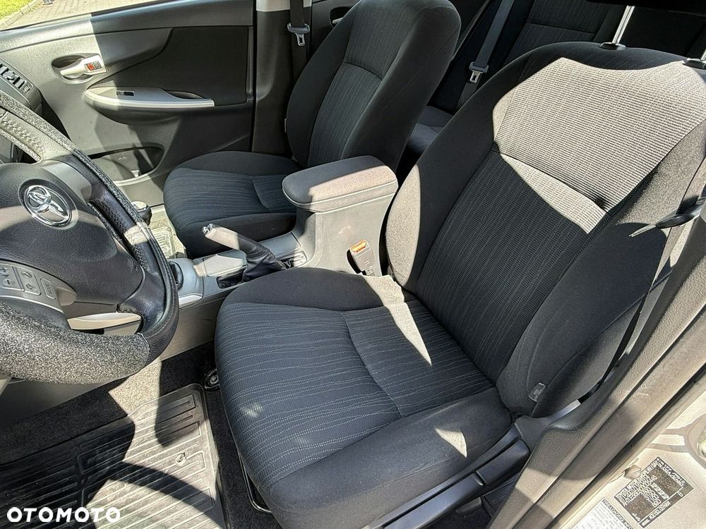 Toyota Corolla 2.0 D-4D Active - 11