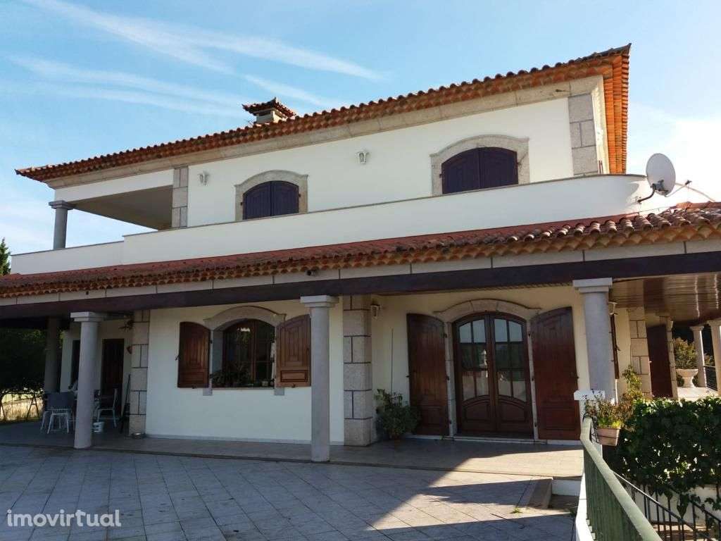 Moradia espectacular T8 em Forjães com 782 m2 constrúido e 4560 m2 de - Grande imagem: 3/29