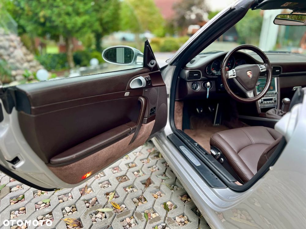 Porsche 911 Carrera - 26