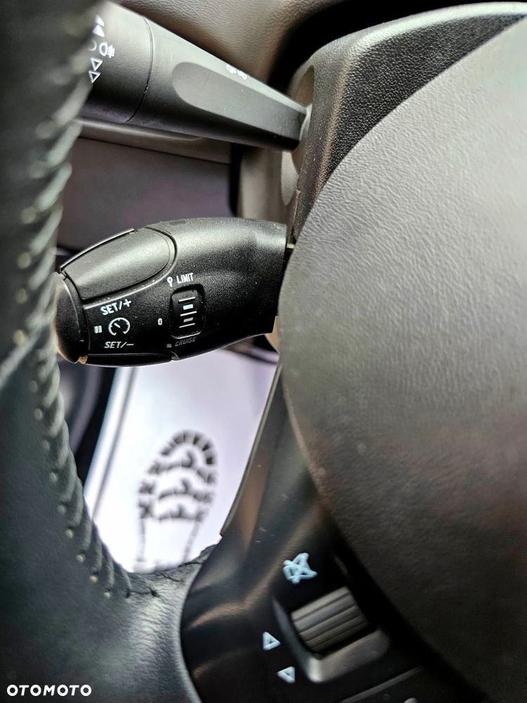 Peugeot 208 1.2 VTi Style - 37