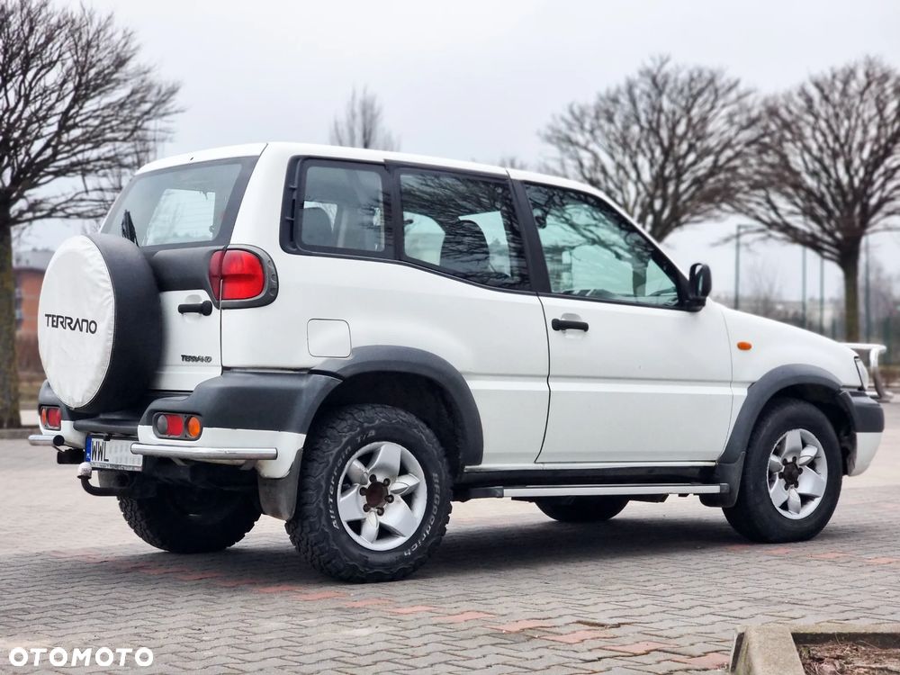 Nissan Terrano 2.7 TDi Comfort - 8