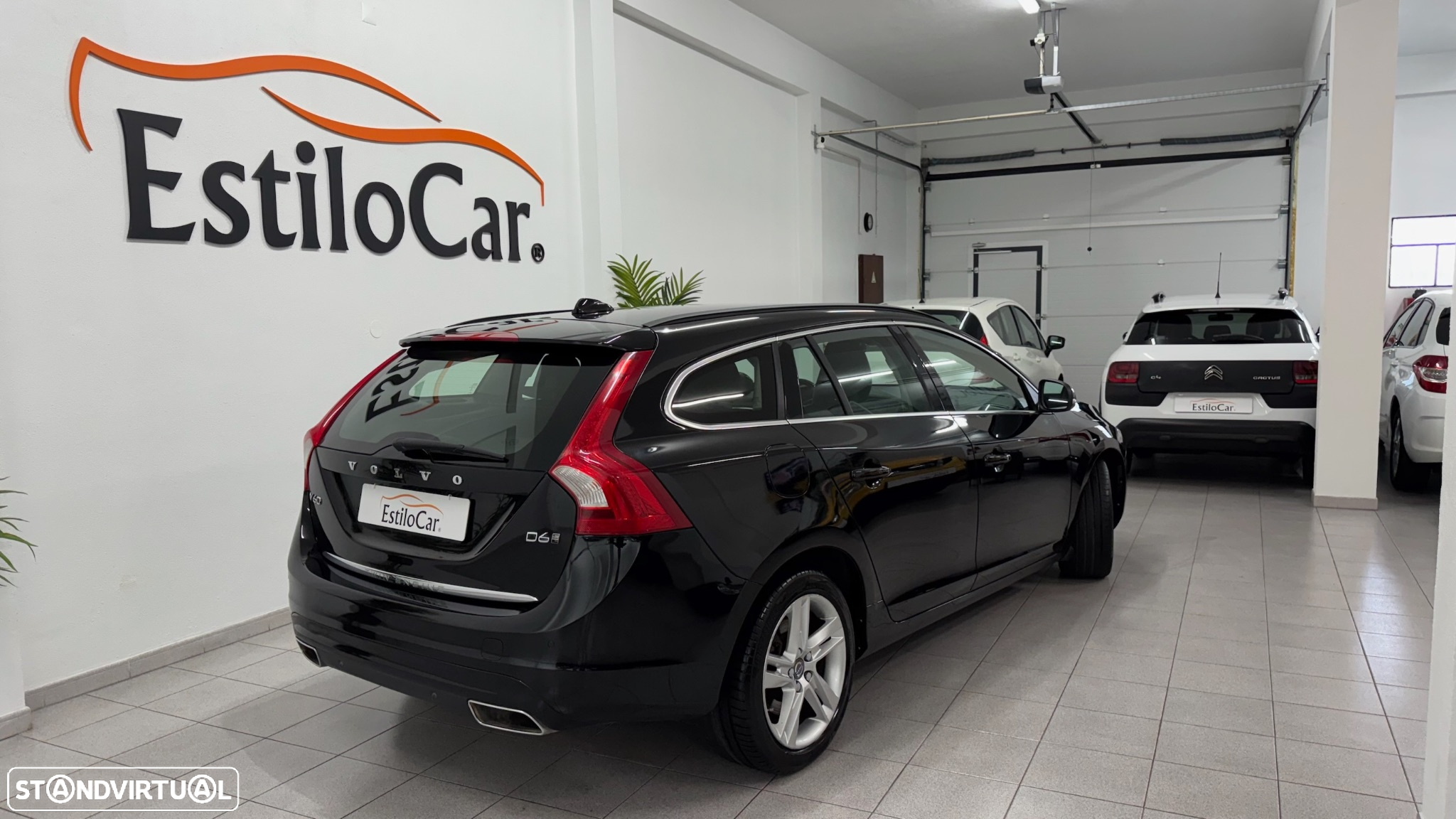 Volvo V60 2.4 D6 R-Design AWD Phev - 5