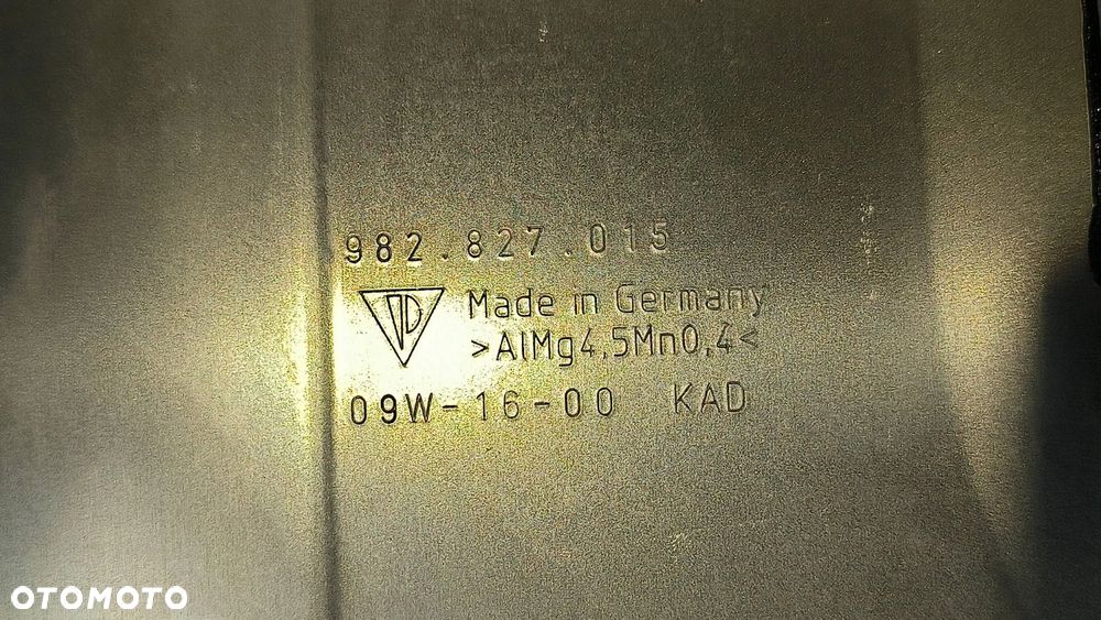 982827015 Porsche Cayman 981 2.7B 2016 benzyna Izolacja termiczna / wygłuszenie pokrywy /maski silnika - 3