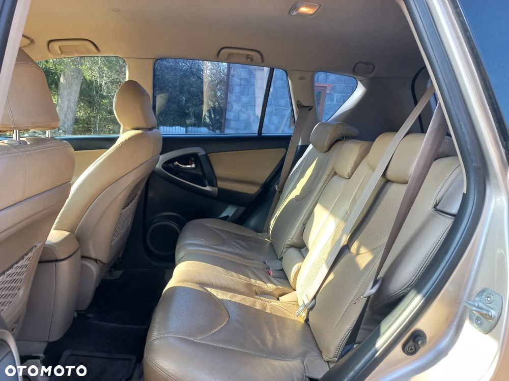 Toyota RAV4 2.2 D-4D Prestige - 11