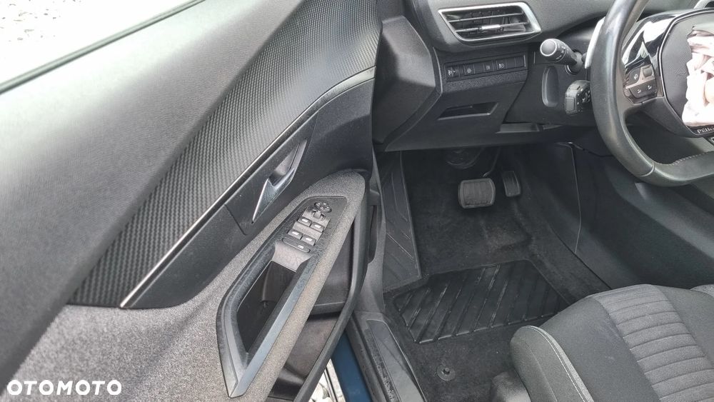 Peugeot 3008 1.6 PureTech HYbrid GT Line S&S EAT8 - 34