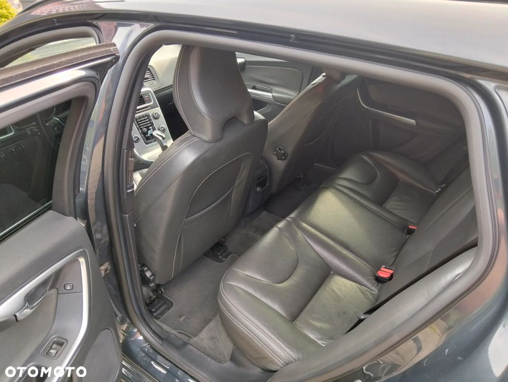 Volvo V60 D2 Momentum - 8