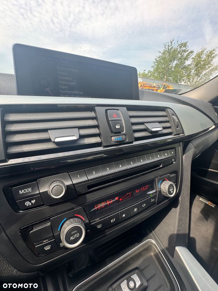 BMW Seria 3 320i Sport Line - 10