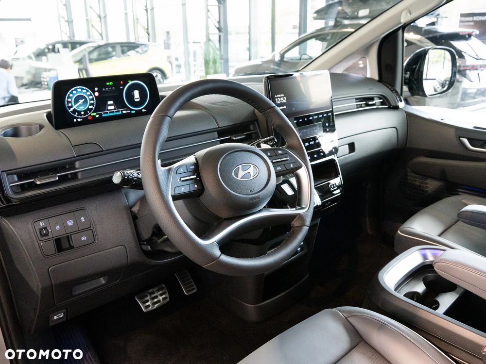 Hyundai Staria 1.6 T-GDI HEV Luxury - 12