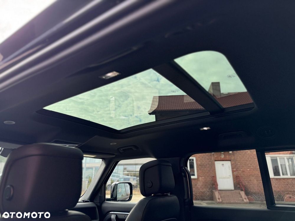 Land Rover Defender - 22