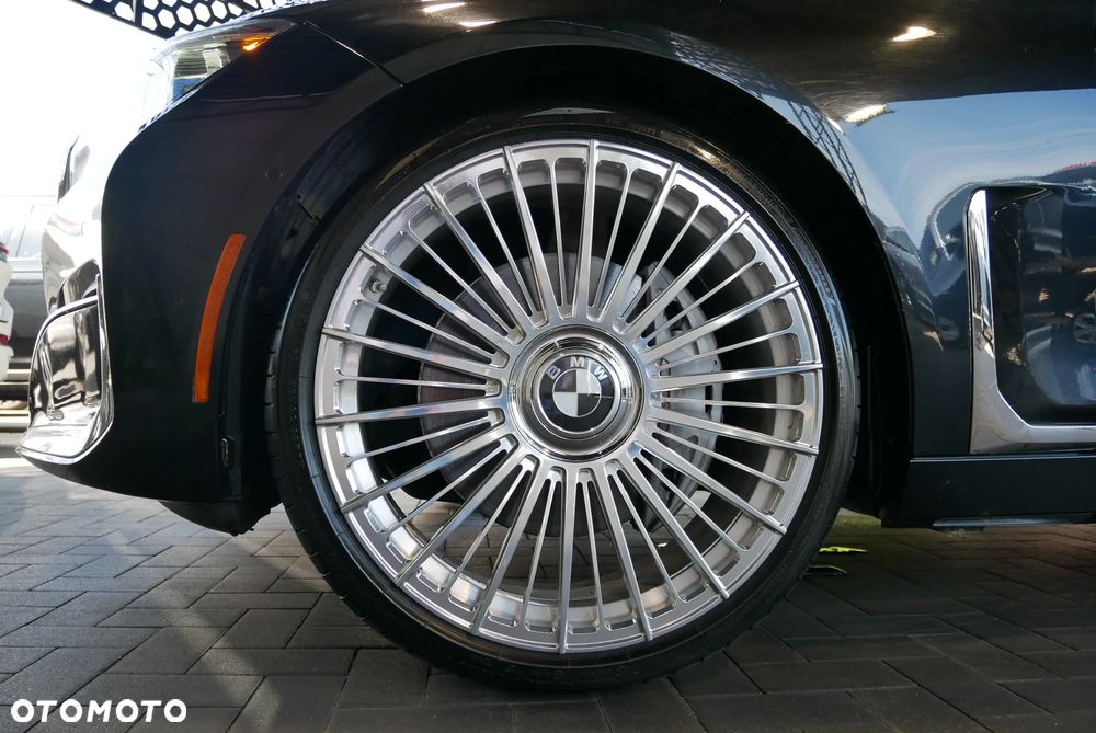 BMW Seria 7 750Li xDrive - 39