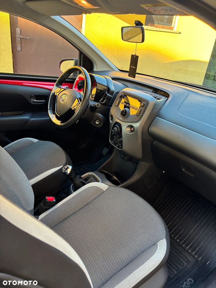 Toyota Aygo x-play - 12