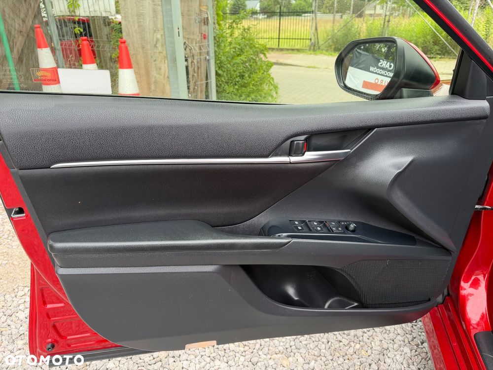 Toyota Camry 2.5 Hybrid Comfort CVT - 18