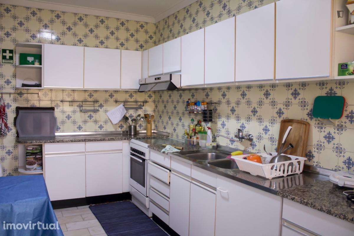 Quarto - localizado em São Mamede de Infesta Porto - Grande imagem: 2/24