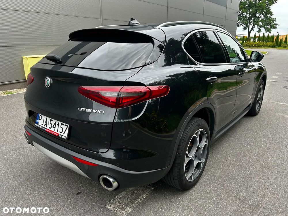 Alfa Romeo Stelvio 2.0 Turbo 16V AT8-Q4 Ti - 12