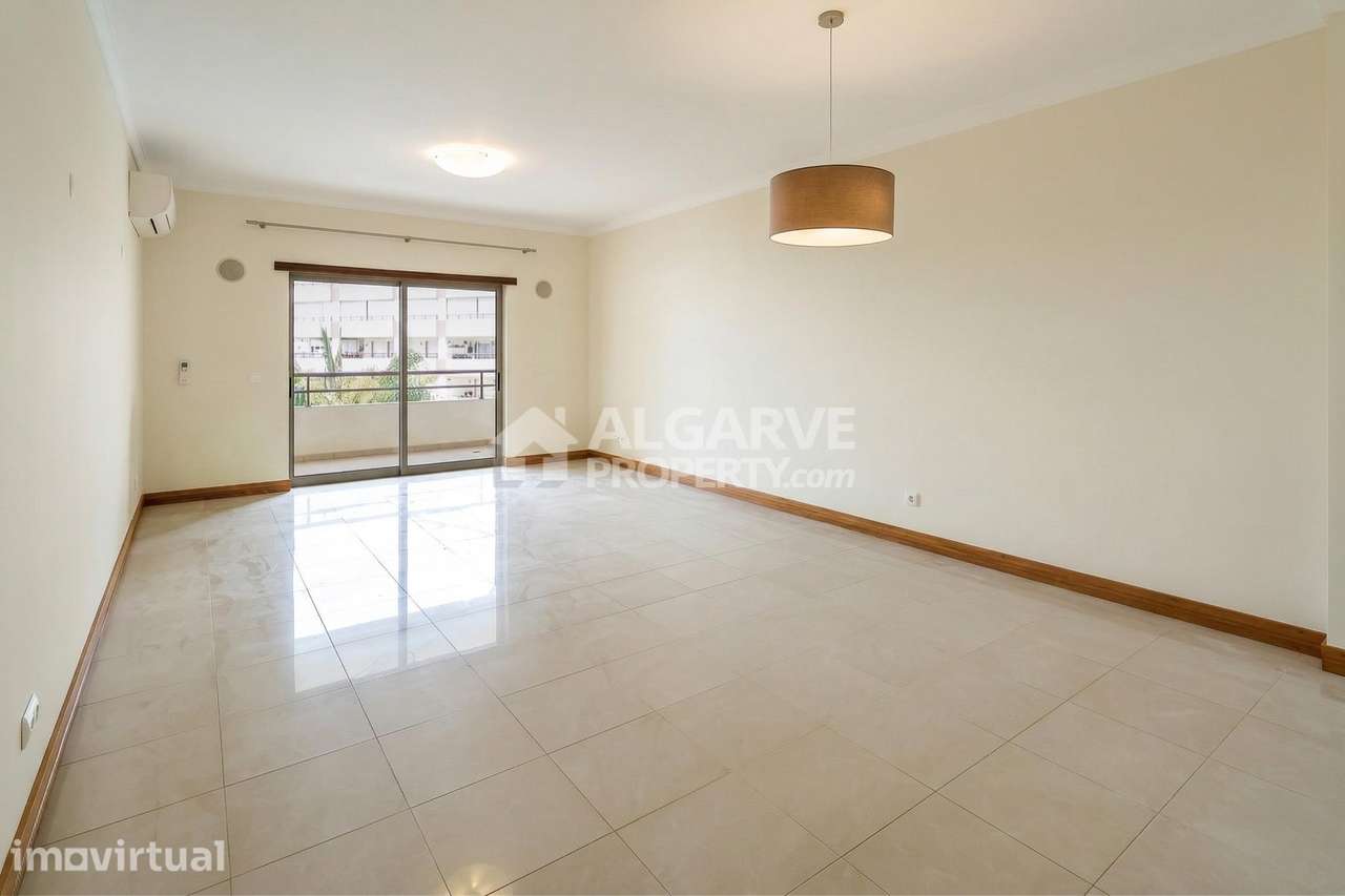 Fantástico e espaçoso apartamento T2 perto da Marina e Golfe em Vilamo - Grande imagem: 2/27