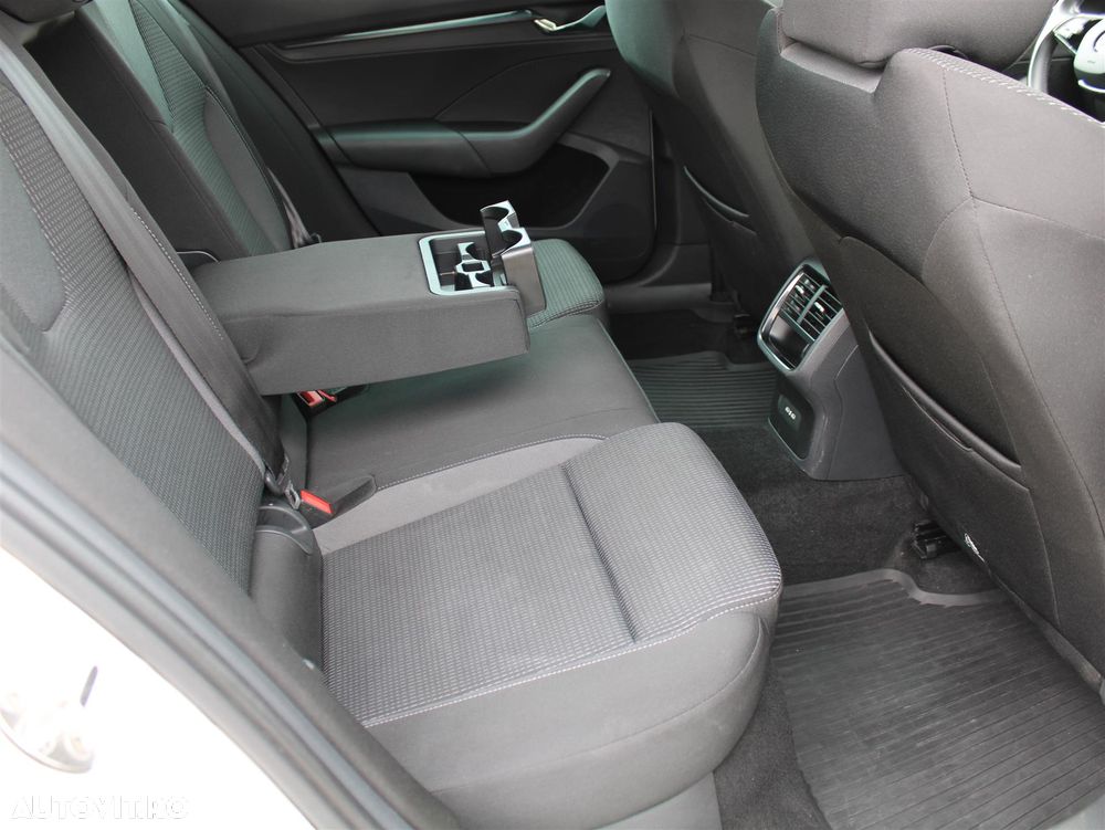 Skoda Octavia 2.0 TDI DSG Ambition - 14