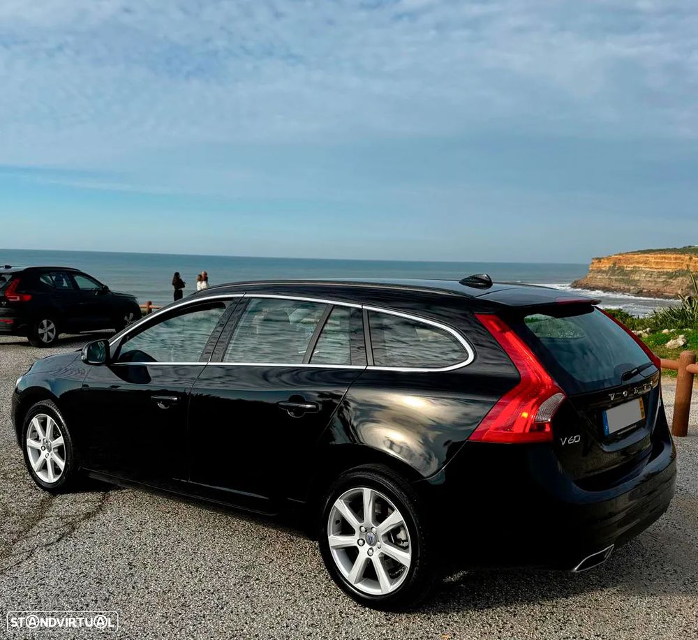Volvo V60 2.0 D4 Momentum - 1