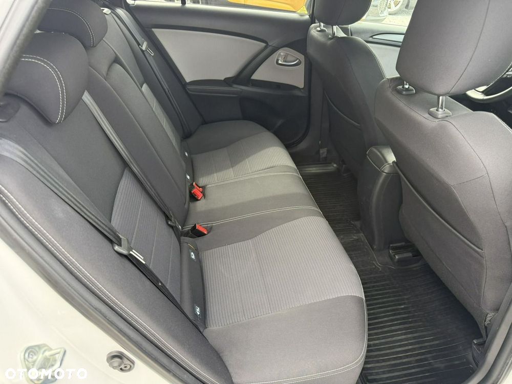 Toyota Avensis 1.6 D-4D Premium - 13