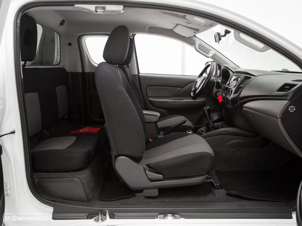 Mitsubishi L200 2.4 DI-D Club Invite 4WD c/IVA - 11