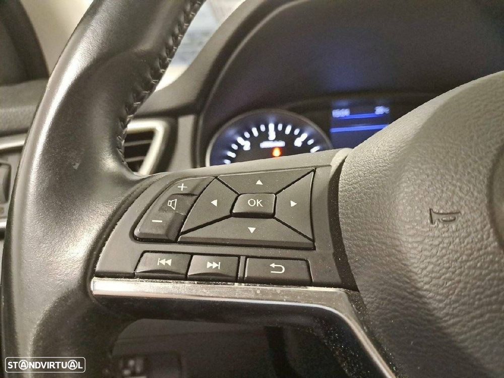 Nissan Qashqai 1.5 dCi N-Connecta - 17