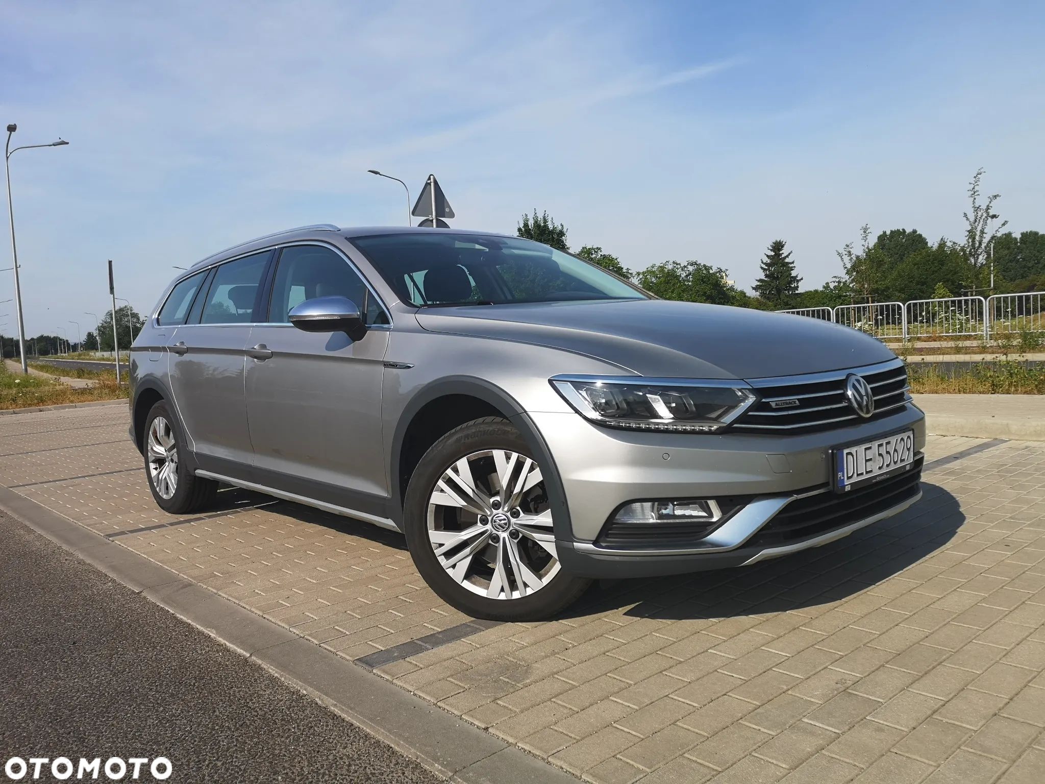 Volkswagen Passat - 1