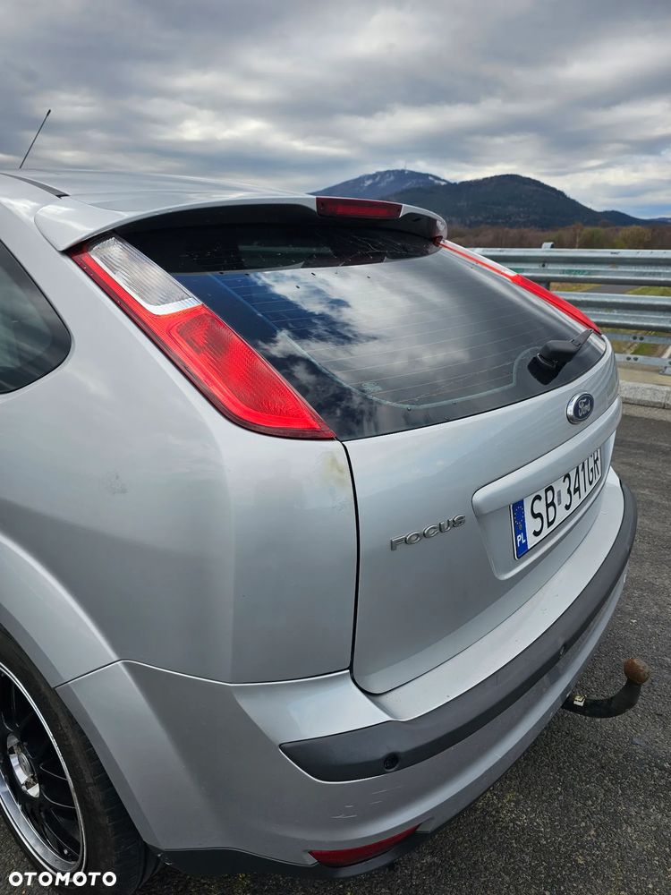 Ford Focus 2.0 Ghia - 12