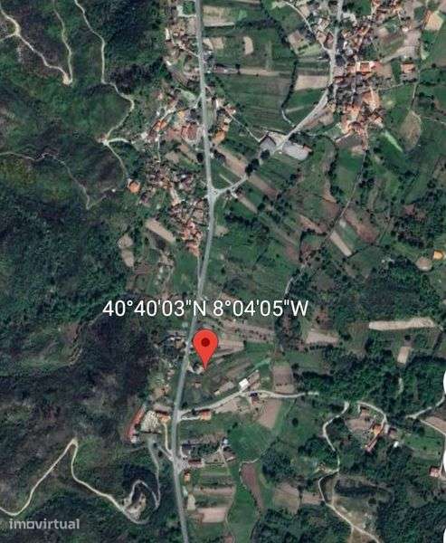 Terreno com construções - Grande imagem: 2/12