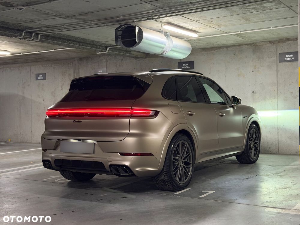Porsche Cayenne Turbo E-Hybrid PHEV - 8