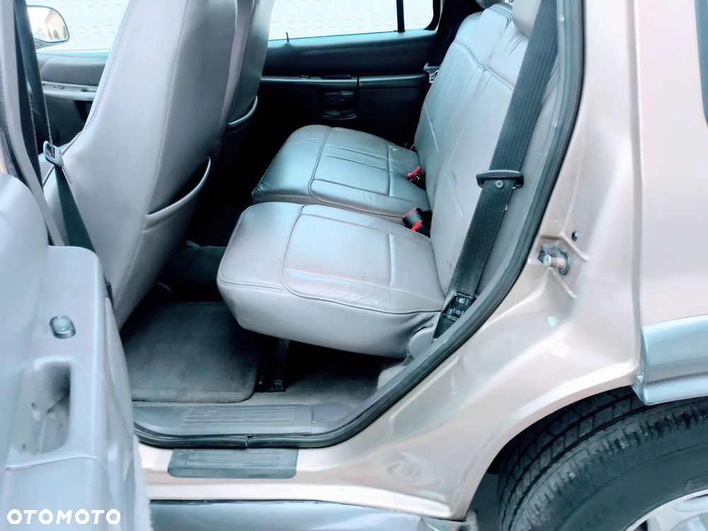Ford Explorer - 11