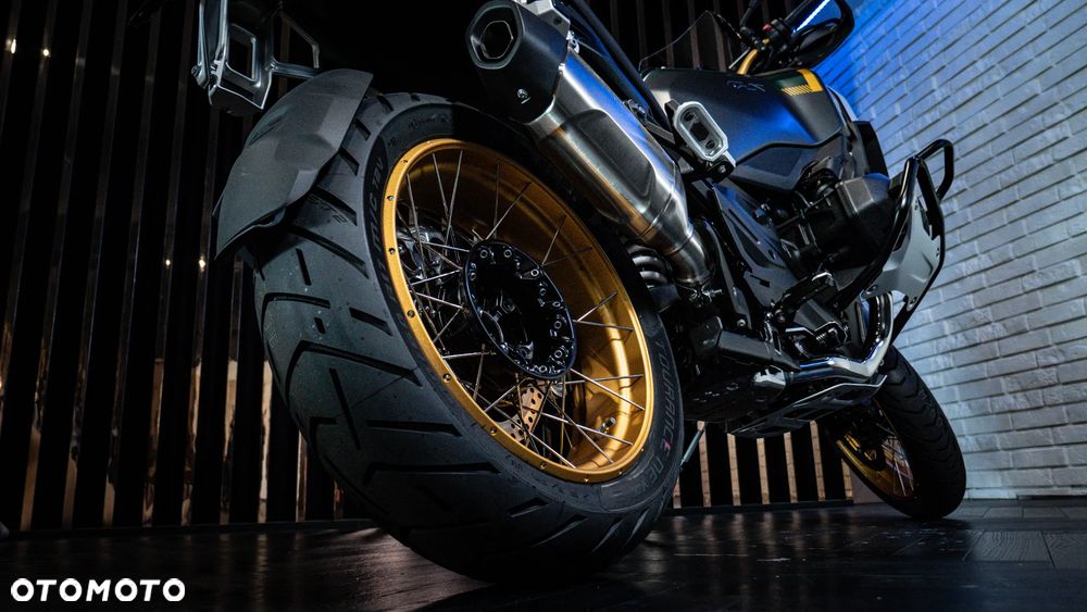 BMW R - 8
