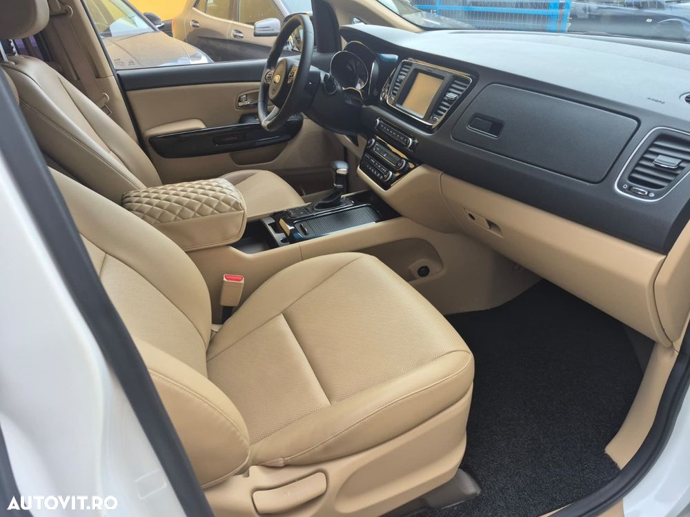 Kia Carnival - 35
